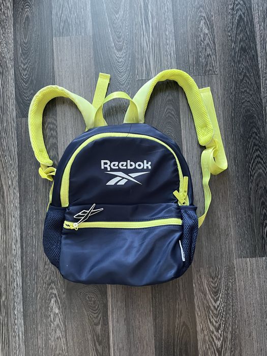 Reebok раничка като нова