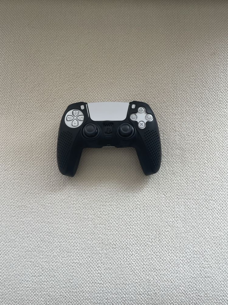 Playstation 5 ( дискова версия ) + 2 контролера, игри и аксесоари