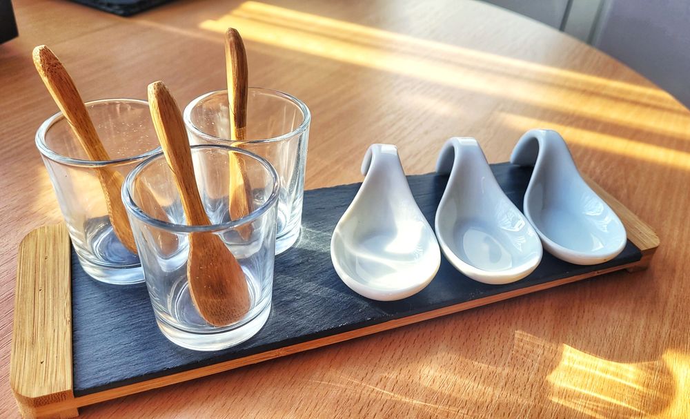 Set servire aperitive cu platou, pahare si boluri