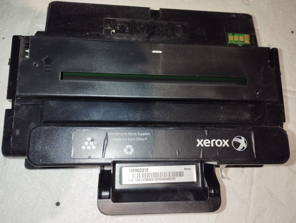 Продам картридждля принтера Xerox 3325