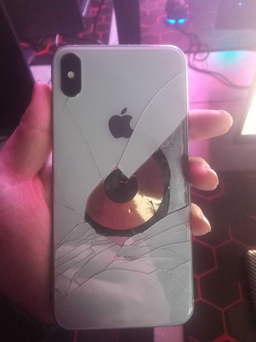 Iphone Xs faqat orqa shisha singan