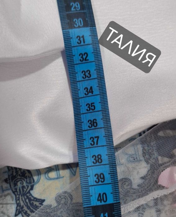 Официална рокля за момиче м/у 9 и 12 години размери има в снимките!