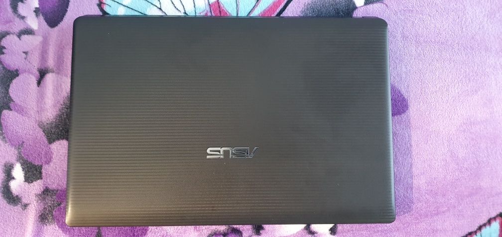 Vând laptop ASUS