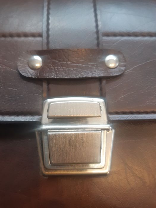Gentuta noua din imitatie de piele,compartimentata