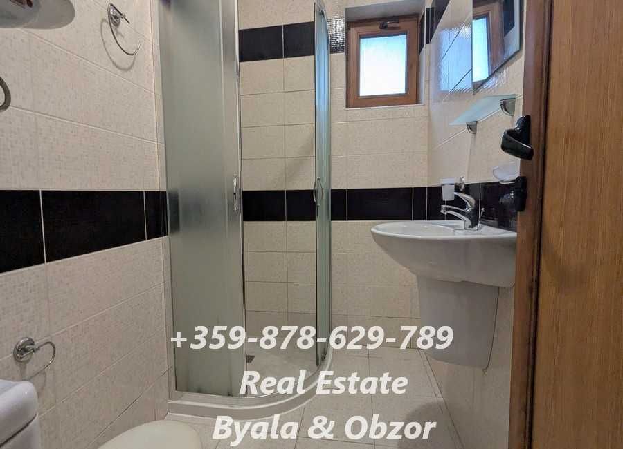 Просторен едностаен апартамент в комплекс с басейн в гр.Бяла