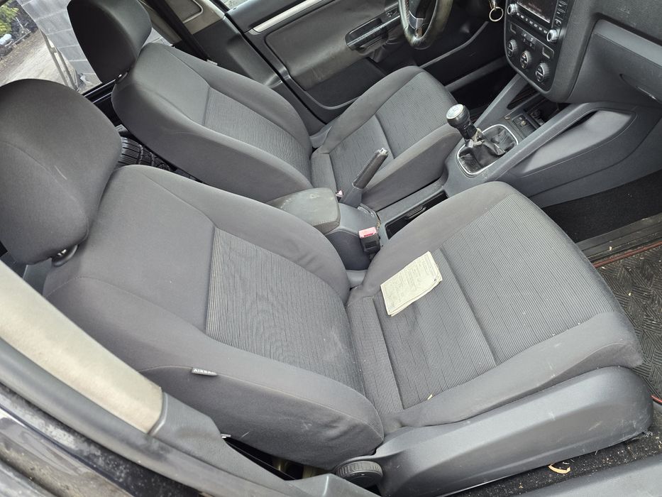 Продавам голф 5 1.9 105кс бхе на части