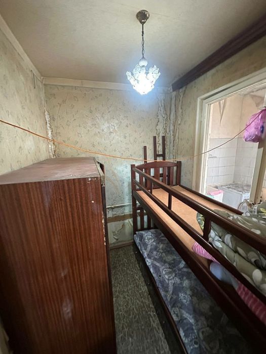 Продажа 1 комнатная Спутник 15 42м² балкон 1.5х6