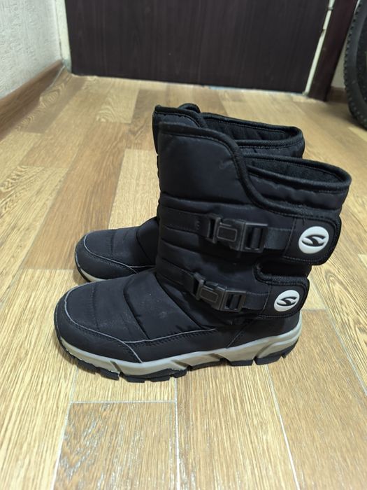 Продаю детские зимние сапоги