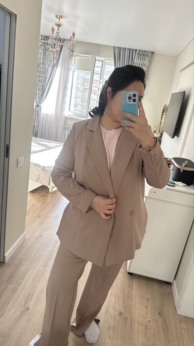 Женский брючный костюм