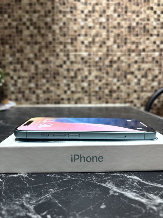 iphone 16 Blue Teal 128GB
