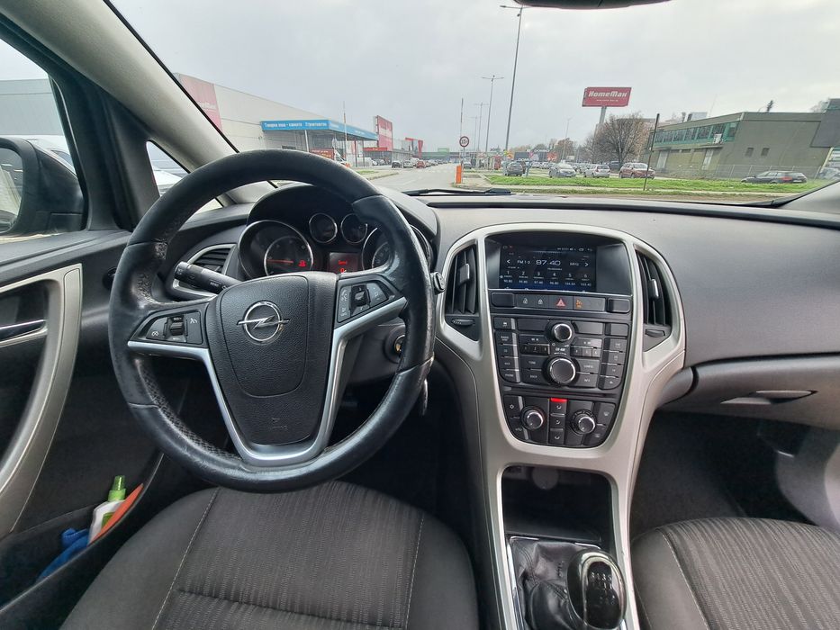 Опел Астра j комби