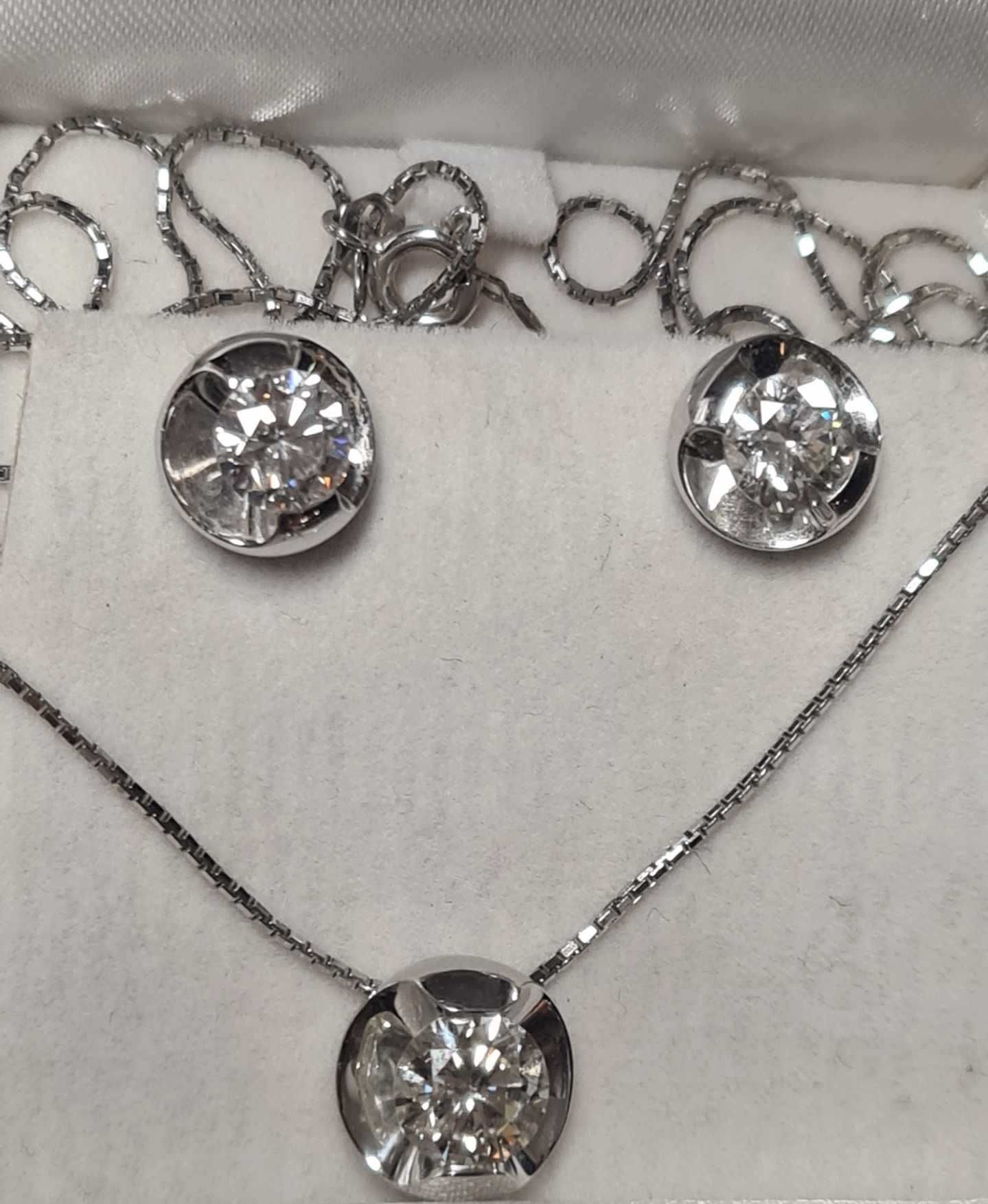 Set Inel, Pandantiv si Cercei, aur alb 18k  cu diamante 5.5 Ct.