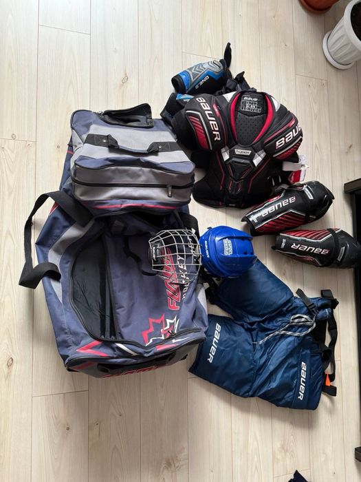 продам хоккейную форму