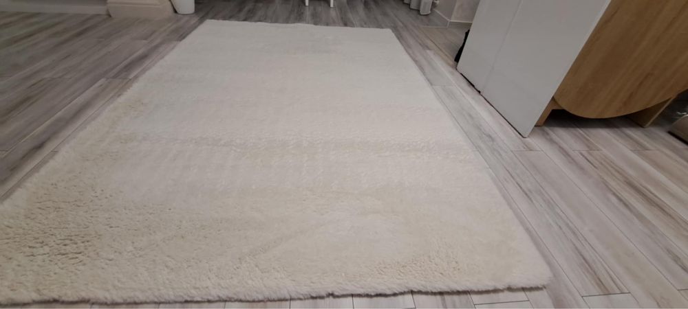 Vând covor pufos de calitate(160/230cm)