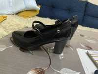 Дамски обувки,естествена кожа и лак,с каишка,височина на тока 7,5