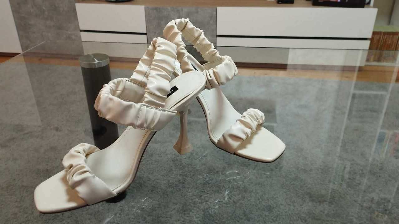 Бели сандали Nine west 40 номер