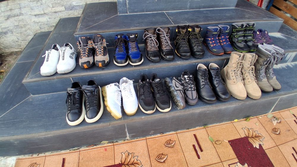 Adidași și bocanci Angro