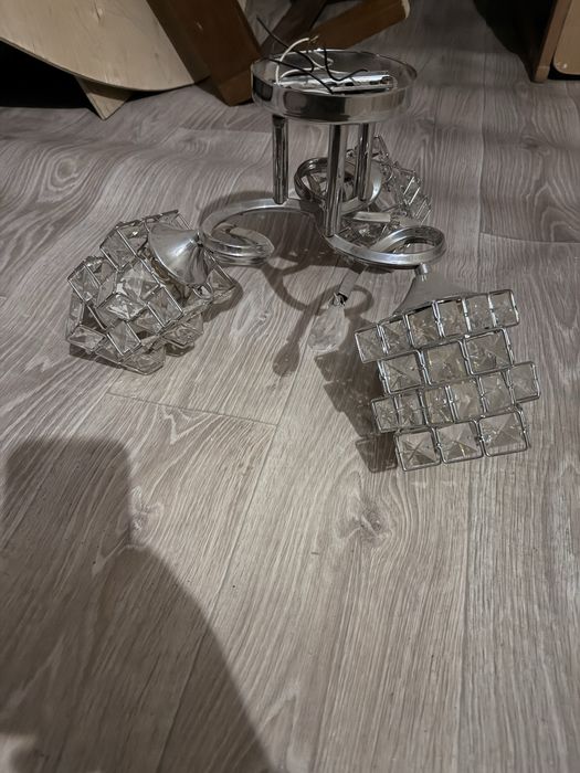 Продам люстру потолочную