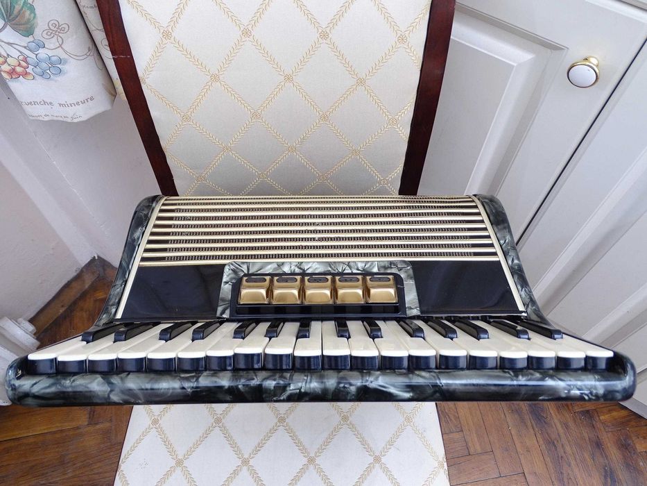 Акордеон "Weltmeister" – винтидж украса, декор - дом или заведение