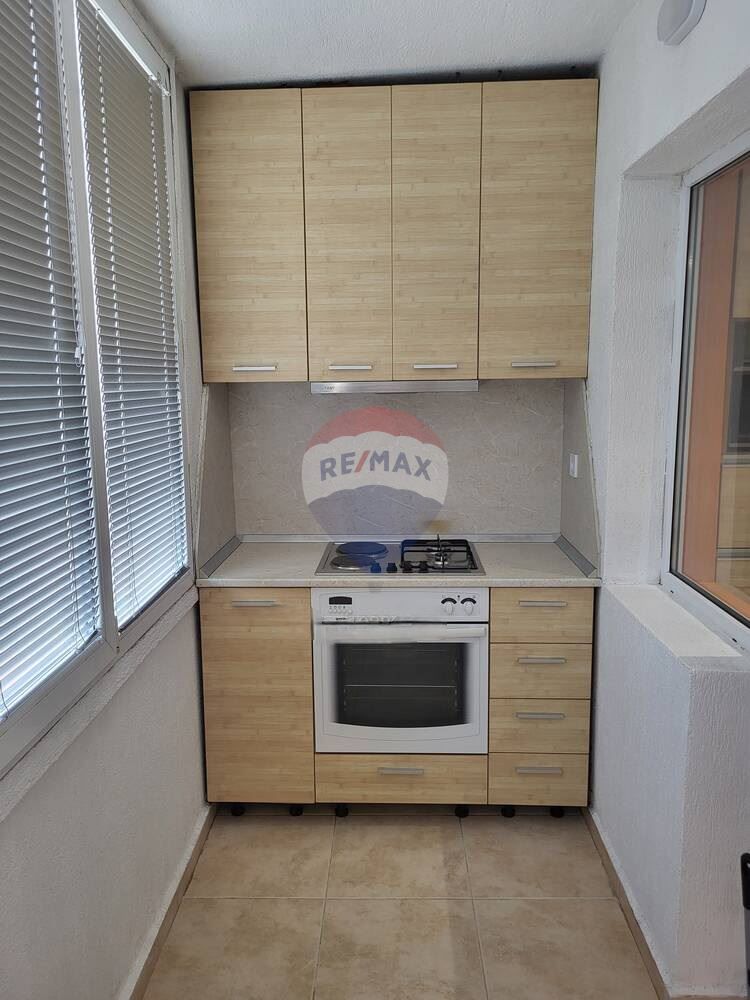 Тристаен апартамент под наем, Цветен кв.,гр.Варна ДВ 3997