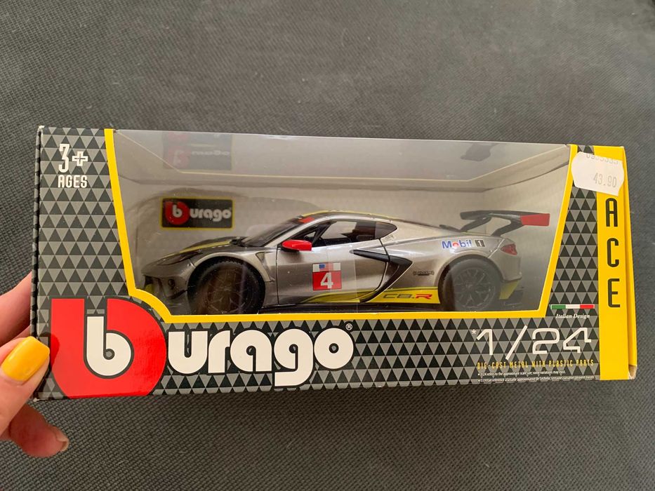 Нов Модел Количка Bburago - 1:24 - 2020 Chevrolet Corvette C8R