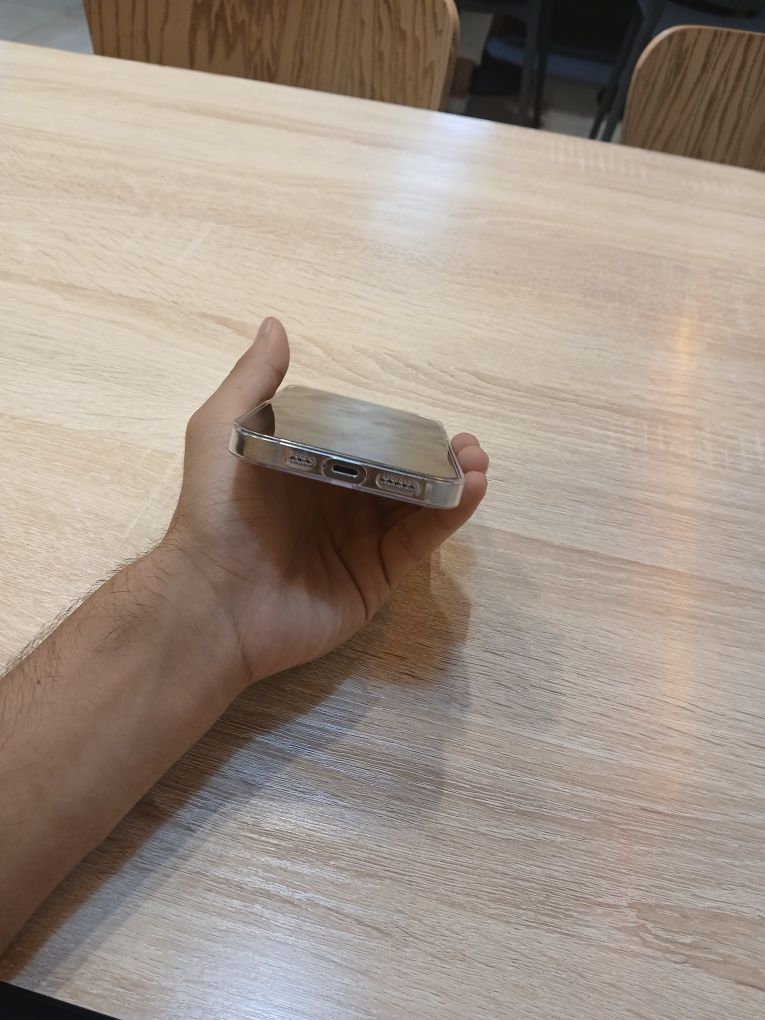 iPhone 12 Pro ideal holatda