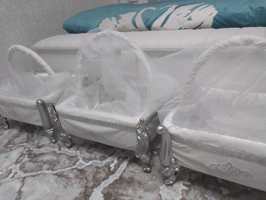 Сырға салуға арналған сәукеле, көрпесімен және корзиналар жалдауға