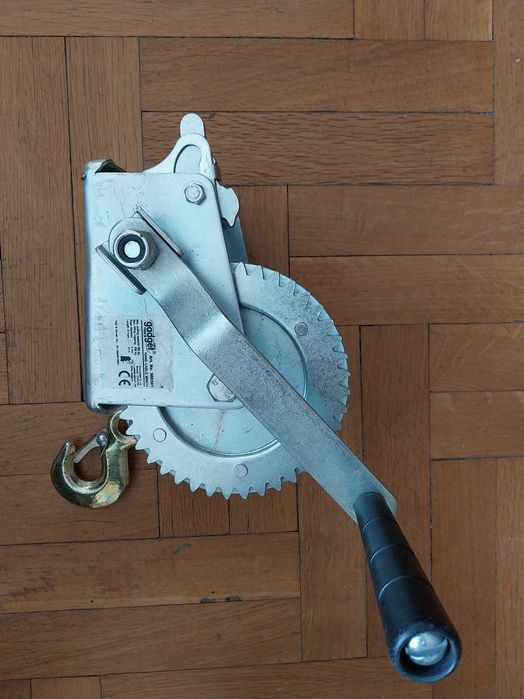 Ръчна лебедка Трявна