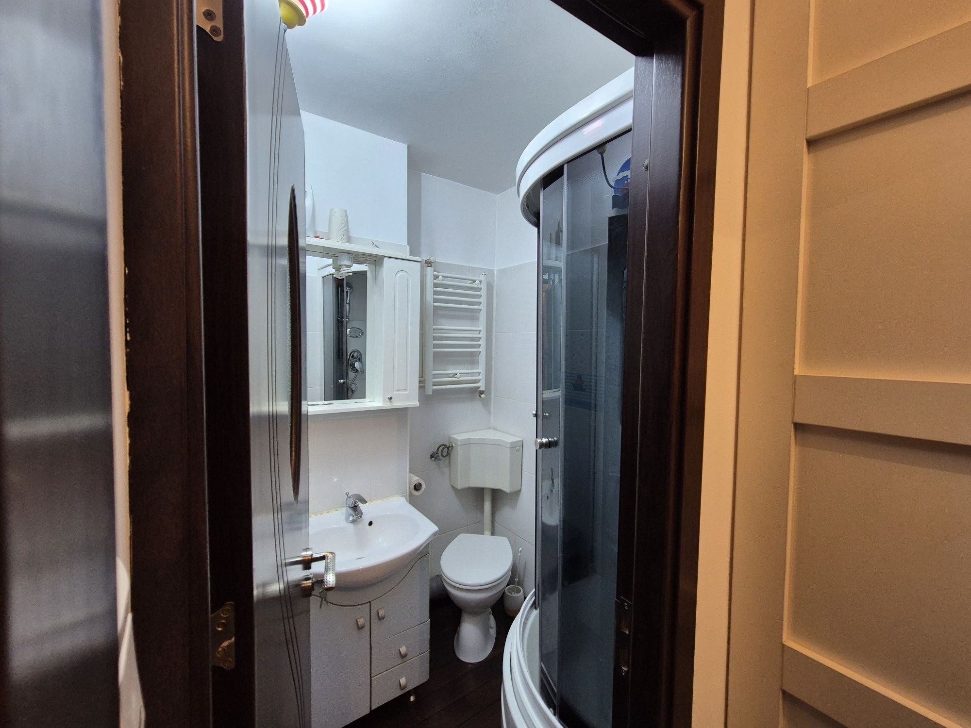 Particular - Apartament 4 camere complet mobilat si utilat.