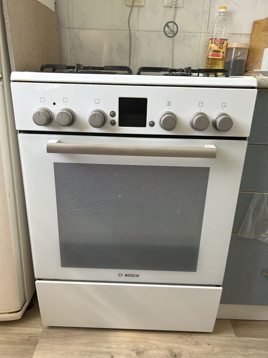 Продам газовую плиту 3 конфорки, 1 электрическая плита, Торг.