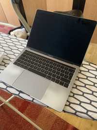 Vand Macbook Pro 2017 i7 3.5GHZ, 16GB ram 256GB TOUCH BAR (best model)