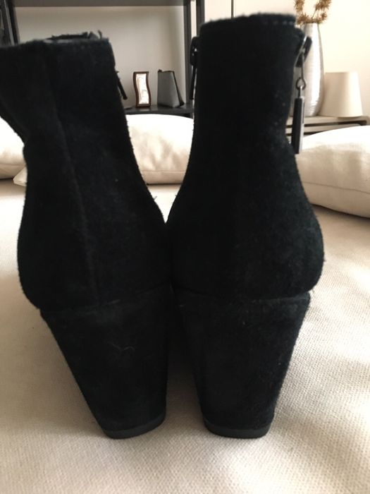 Botine din piele intoarsa naturala mar. 39