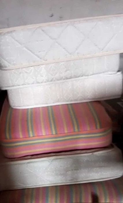 продам кровати с матрасами и шкафы