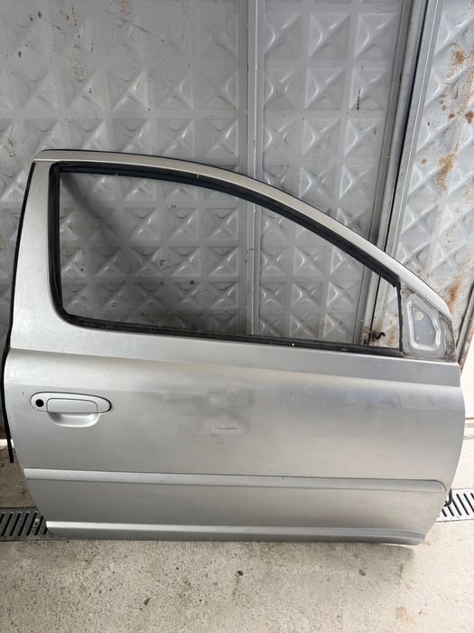 Предна врата за тойота ярис