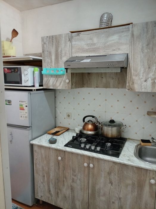 Ижарага 1 хонали уй барча шароитлари уй ичида. Яшаш хонаси битта