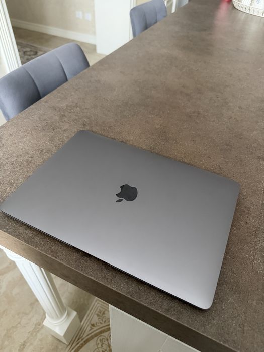 MacBook Air M1 в отличном состоянии