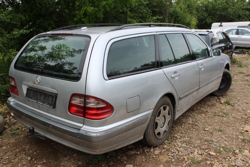 НА ЧАСТИ Mercedes W210 Е220cdi Kомби Фейслифт / Мерцедес В210