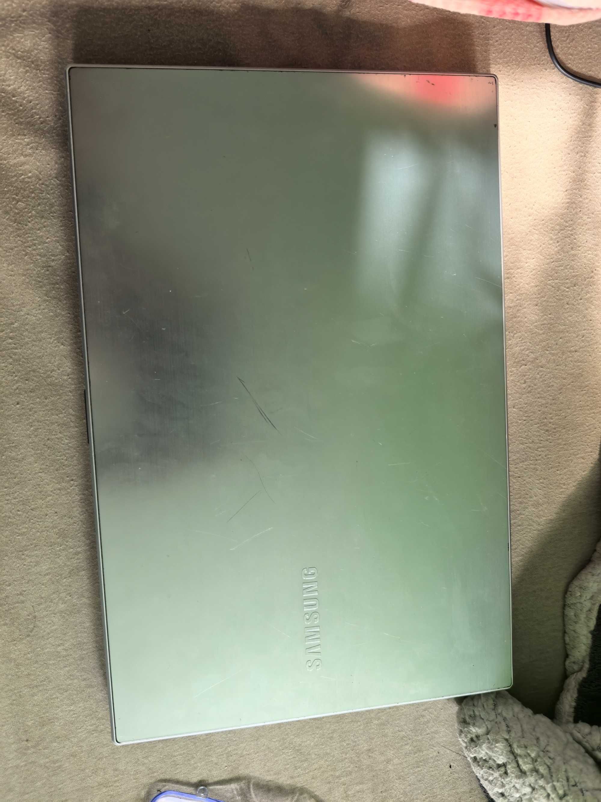 Продавам лаптоп samsung
