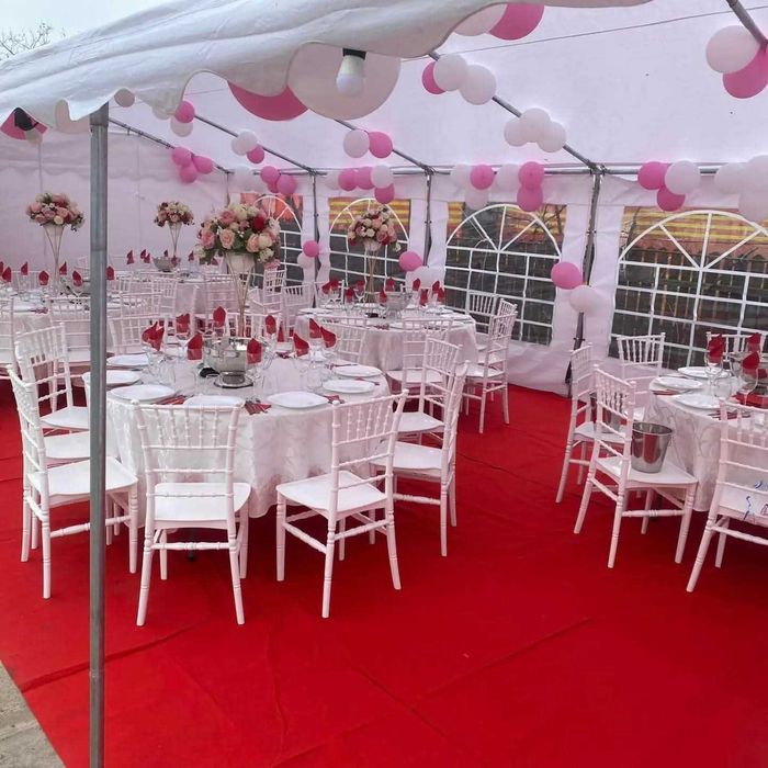 Cort 5x 10 5 Mese si 50 de scaune chiavari
