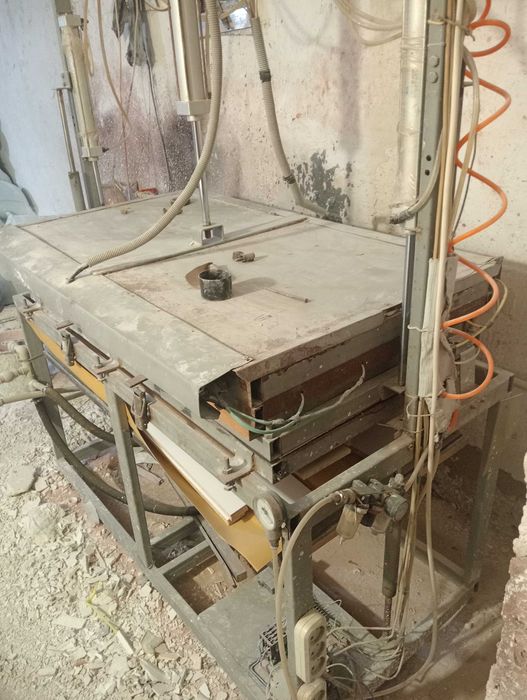 Вакуумно формовочный станок автомотический