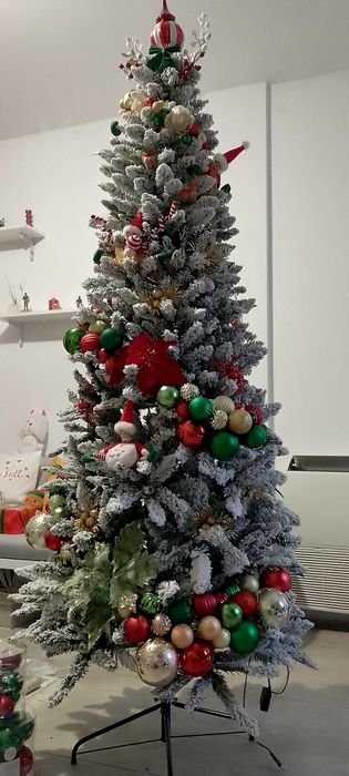 Brad artificial de Craciun impodobit