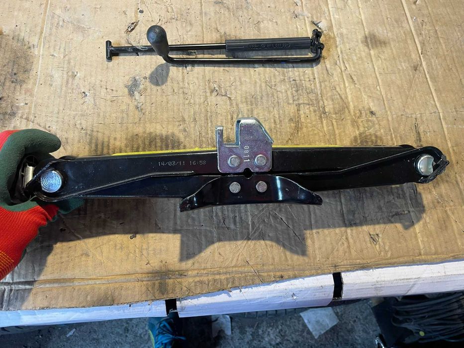 Авто Крик Авариен Крик за Audi A4 A5 8K0011031G Оригинал