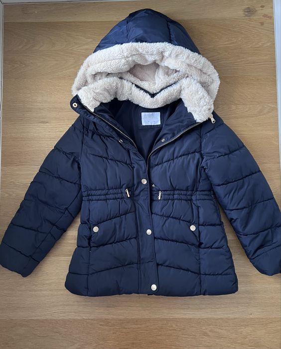 Geaca ZARA fetita 10 ani, bleumarin cu blanita, iarna, stare excepenta