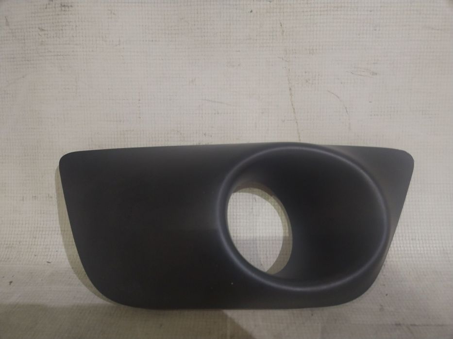 Grila proiector dreapta, Dacia Logan 2, Sandero, 2013, 2014, 2015, 2016, cod origine OE 261A23141R.