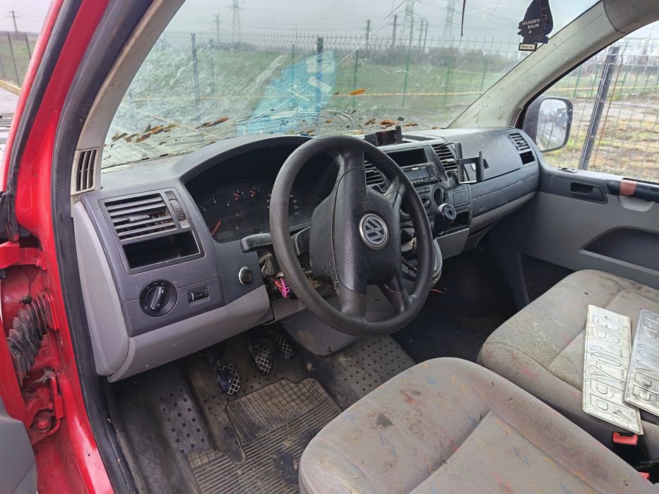 Vw T5 2.5 Tdi BPC 6 locuri 2007 Defect citiți anunțul.
