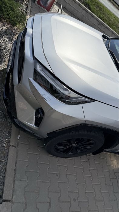 Vand Toyota RAV 4 Exclusive  bi-tone  2024