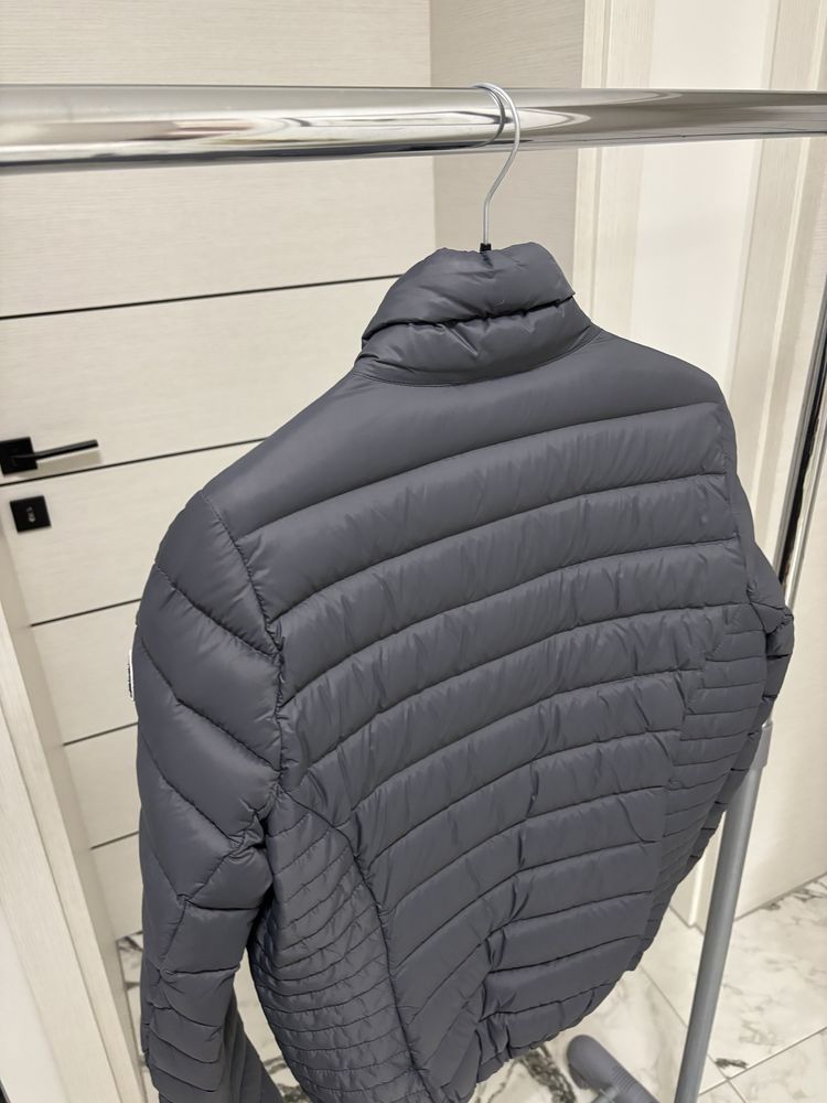 Яке Abercrombie & Fitch