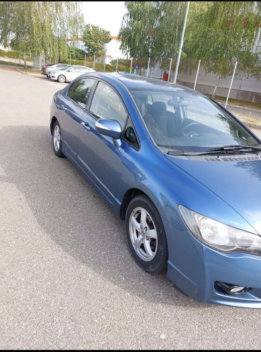 Se Vinde Honda Civic 1.3 benzina si hibrid