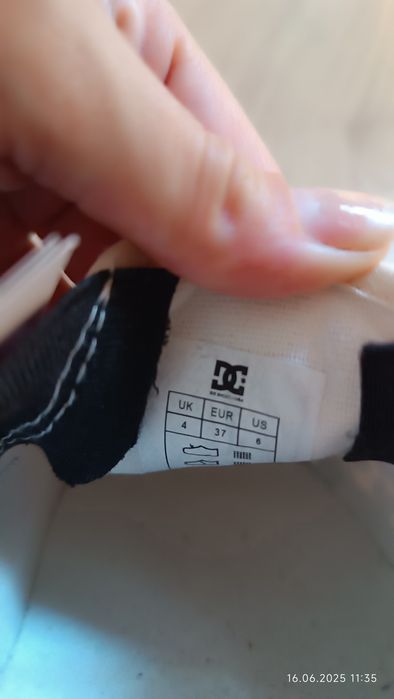 Нови с кутия DC shoes slip on