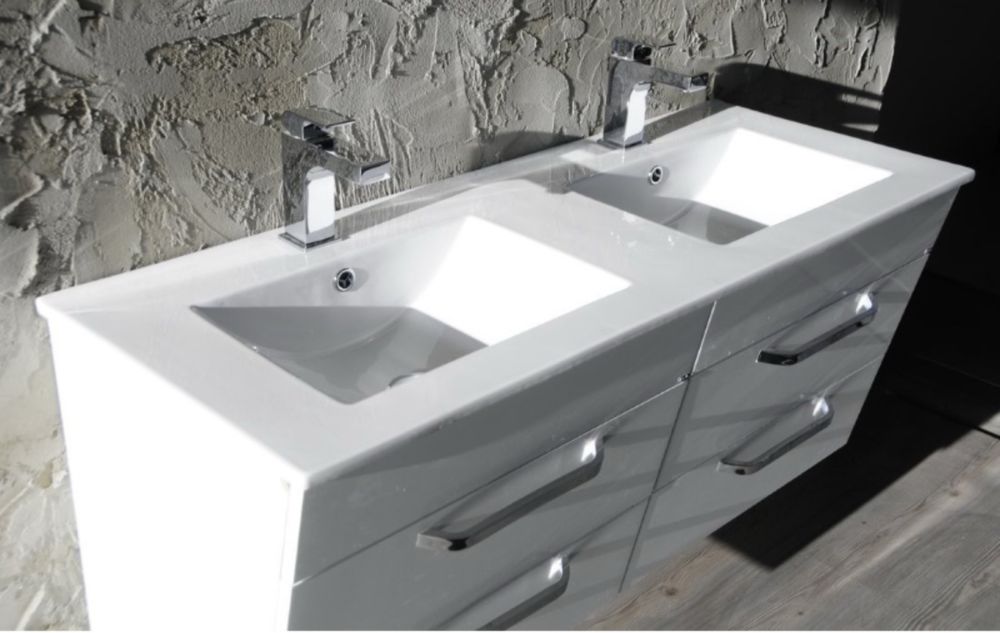 Lavoar cu doua cuve din ceramica sanitara dimensiunea   120* 47 cm .